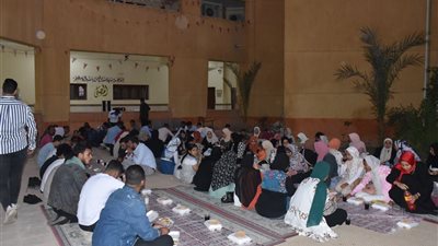 رئيس جامعة الأقصر يشارك طلاب كلية الآثار حفل الإفطار الجماعى