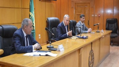 محافظ القليوبية يناقش الموقف التنفيذي لمشروع حياة كريمة بقرى شبين