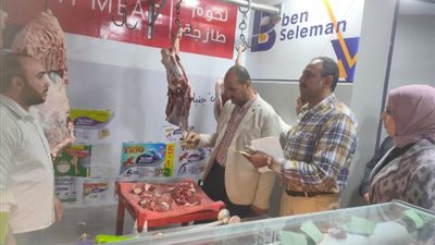 سكرتير بنى سويف يتابع توفر السلع بمعارض 