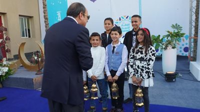 الرئيس لمواطنى الاسمرات : طمنونى على احوالكم فى المساكن الجديدة