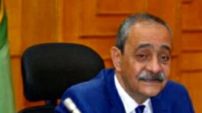 محافظ الاسماعيلية:تبسيط الاجراءات لراغبي تقنين تراخيص المحلات