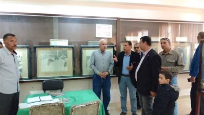 وضع إكليل من الزهورعلى النصب التذكاري لمذبحة شهداء مدرسة بحرالبقر