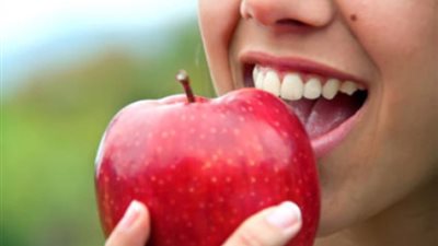 تفاحة واحدة تحميك من ارتفاع الكوليسترول وتحسن صحة اسنانك