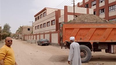 رفع 80 طن مخلفات من شوارع أبو مناع قبلي بدشنا
