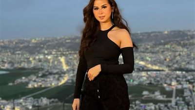 بمكياج جذاب .. منة عرفة تتألق في أحدث إطلالتها .. صور