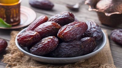فوائد تناول التمر على السحور