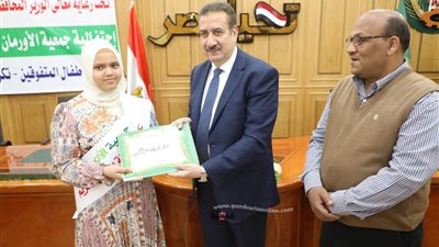 تكريم الأطفال المتفوقين والأمهات المثاليات ومساعدات للعرائس