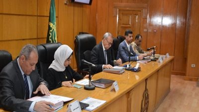 محافظ القليوبية يناقش عدد من الملفات والمشروعات الجاري تنفيذها