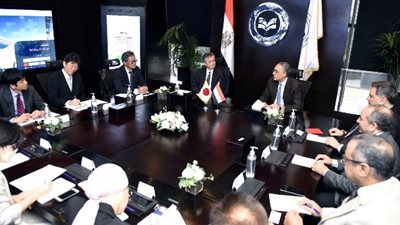 هيئة الاستثمار تبحث مع شركة يابانية تعزيز صناعة السيارات في مصر