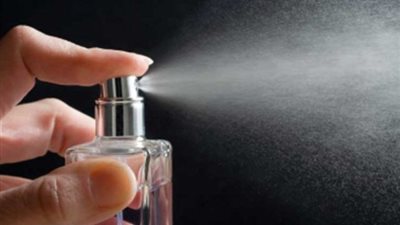 هل استخدام العطور في نهار رمضان يفسد الصيام؟ الإفتاء تجيب