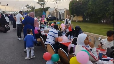 زايد تتحدى باطول مائدة إفطار جماعى تقام حتى الآن