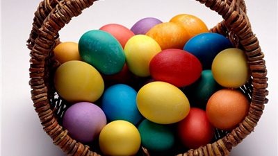 طرق تلوين بيض شم النسيم بألوان طبيعية من مطبخك
