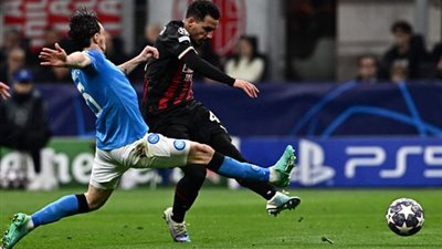 الجزائرى بن ناصر يقود ميلان للفوز على نابولى بدورى الأبطال