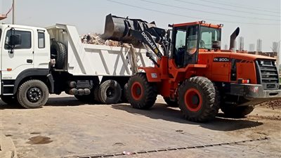 رفع ٤٥٧ طن أتربة ومخلفات وقمامة خلال أسبوع بأرمنت