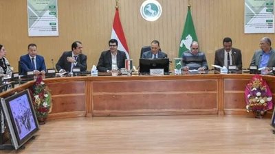 محافظ الشرقية يترأس اجتماع مجلس إدارة المناطق الصناعية