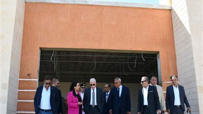 فوده يتفقد الأعمال للقرية التراثية بمنطقة الهجن بشرم الشيخ