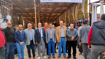 قيادات جهاز مدينة النوبارية الجديدة تفتتح معرض ملابس العيد.. صور