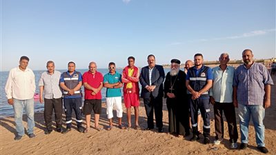 رئيس مدينة سفاجا يتفقد الشواطئ لتهنئة المواطنين بأعياد الرييع