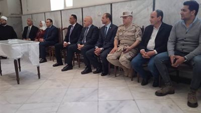 الاب مكاريوس لويس فى استقبال محافظ الدقهلية