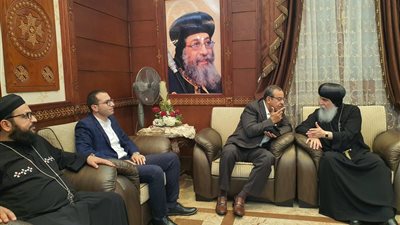 رئيس الجامعة التكنولوجية يزور مطرانية بني سويف