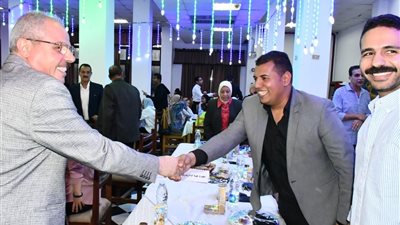 رئيس جامعة قناة السويس يشهد حفل الإفطار الجماعي لاتحاد الطلاب