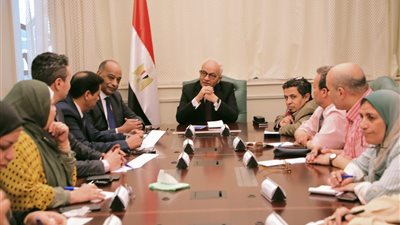حجازي يجتمع مع الإدارة المركزية لتطوير المناهج في العاصمةالإدارية