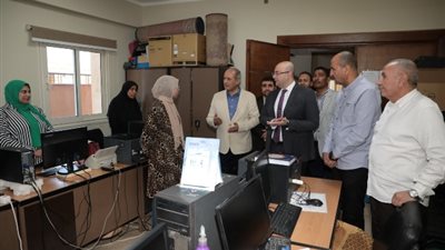 محافظ بنى سويف يهنئ العاملين بالديوان العام بقرب عيد الفطر