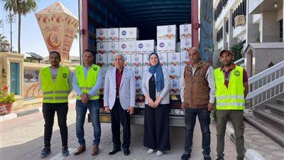 توزيع 400 كرتونة مواد غذائية على المستحقين بالإسماعيلية