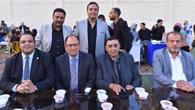 رئيس جامعة حلوان يشارك فى إفطار هندسة المطرية.. بالصور