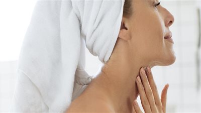 طرق الوقاية من تجاعيد الرقبة