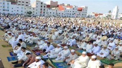 ماذا يفعل من ادرك الامام فى تشهد صلاة العيد