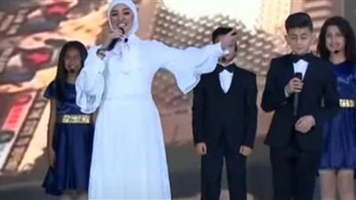 هلا رشدي تشارك كورال الأوبرا بفقرة فنية في احتفالية عيد الفطر