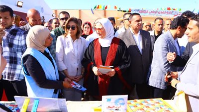 على هامش سباق الهجن .. معرض للمنتجات التراثية واليدوية