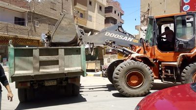حملات نظافة ورفع الإشغالات وكفاءة الإنارة بمركز مطاى