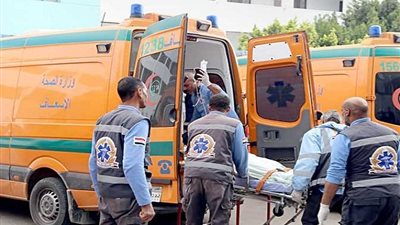 بسبب السرعة انقلاب تروسيكل وإصابة 5 امام المدافن بمركز المنيا