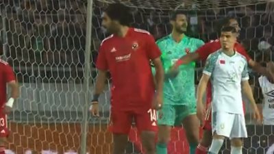 الشناوى ينقذ مرمى الاهلى من كرة خطيرة لمهاجم الرجاء