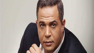 الناس فاقت من غيبوبتها بخبر وفاتك.. حمزة العيلي ينعي مصطفى درويش