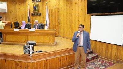 موسى يناقش استعدادات امتحانات اخر العام للنقل والاعدادية بالقاهرة
