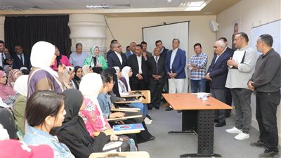 وزير التعليم يتفقد مجموعات الدعم للإعدادية والثانوية بمطروح