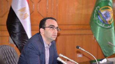 نائب محافظ الإسماعيلية يناقش مُقترحات المشروعات الخضراء الذكية