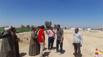رئيس مركز الطود يتفقد العمل فى إنشا، محطة معالجة الصرف