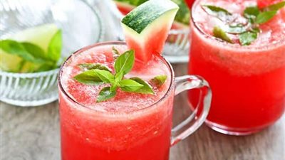 طرى على قلبك بعصير البطيخ.. مشروب سحرى لذيذ ومفيد ومنعش