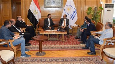 بشرة خير لطلاب جامعة حلوان بعد اجتماع قنديل مع رئيس الحى.. بالصور