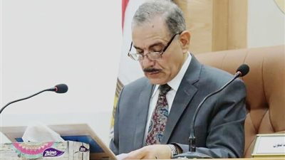 محافظ كفر الشيخ يشهد تسليم 3 عقود تقنين أراضي أملاك الدولة