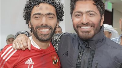 طلعنا شبه بعض.. حسين الشحات يغازل تامر حسني من السوبر