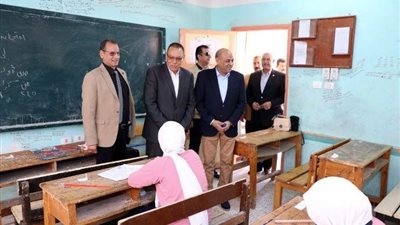 محافظ الشرقية يتفقد لجان إمتحانات الناصرية الإعدادية بالزقازيق