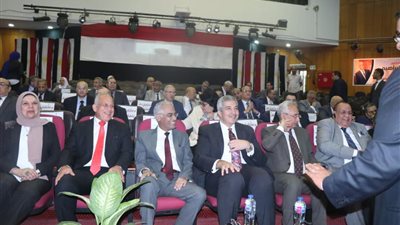 رئيس جامعة الأقصر يشارك فى إجتماع المجلس الأعلى لشئون التعليم