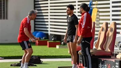 كولر مداعبا أكرم توفيق : سعيد بعودتك يا 