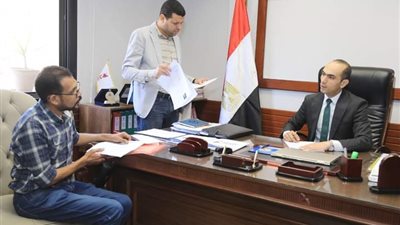 محافظ سوهاج يناقش عددا من شكاوى وطلبات المواطنين ..صور