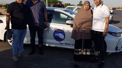 مستقبل وطن أسيوط ينهى اجراءات سفر منى الفائزة برحلة عمرة مجانية